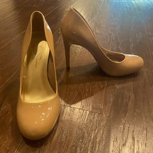 Jessica Simpson nude pumps heels